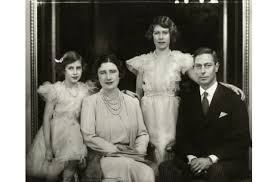 É coroada na abadia de westminster, no dia 2 de junho de 1953. O Mais Longo Reinado Rainha Isabel Ii Coroada Ha 65 Anos Reveja Os Momentos Daquela Manha Historica