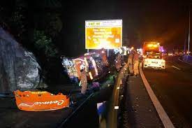 Kemalangan maut melibatkan lori dari terowong meno. 14 Cedera Bas Ekspres Terbabas Dekat Terowong Menora Semasa Mstar