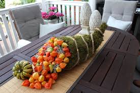 Ein Fullhorn Voll Physalis Ich Habe Aus Kaninchendraht Eine Tute Geformt Und Mit Moos Verkleidet Die Physalisbluten H Herbstdeko Herbst Dekoration Physalis