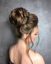 The bun is becoming an increasingly popular wedding hairstyle for little girls and is a great way to keep hair tidy and out of the way, for a wedding this is ideal! Pretty Wedding Top Knot High Bun Wedding Hairstyle