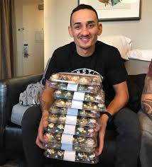 Max holloway was born on december 4, 1991 in honolulu, hawaii, usa. Ufc Featherweight Champion Max Holloway And Healthy Cupcakes Conan Daily