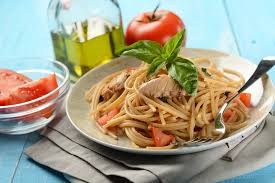 Ottima per ogni stagione dell'anno, ma d'estate è gustosa anche freddda. Spaghetti Allo Sgombro La Ricetta La Cucina Di Bacco