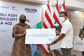 Bersatu deputy president and former perak mentri besar datuk seri ahmad faizal azumu was also seen leaving but declined to comment beyond confirming that party leaders had attended the meeting. Pelindo Bersatu Berikan Tali Asih Pada Keluarga Kri Nanggala 402 Ekonomi Bisnis Com