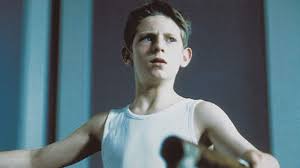Billy elliot (jamie bell) is a young boy living in a small county durham town, who discovers he has a talent for ballet, much to the chagrin of his widowed father jackie (gary lewis), leaving him torn between his dreams and the only life he's ever known. Billy Elliot Review Sbs Movies