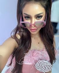 Candy Loving's Instagram, Twitter & Facebook