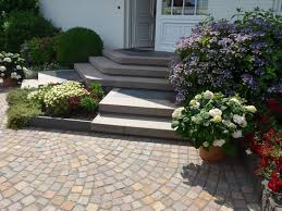 Diese treppe überwindet den höhensprung zwischen der terrasse und dem tiefer gelegenen garten. Mauern Und Treppen Scharnweber Garten Und Landschaftsbau