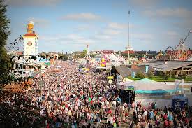 Doch ein zeltgerippe steht schon auf der theresienwiese. O Zapft Is Oktoberfest In Munchen Vela