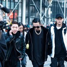 Vetements ceo guram gvasalia on why the fashion world has its eye on south. 170124 G Dragon At Vetements Show In Paris Celebrity Photos Videos Onehallyu