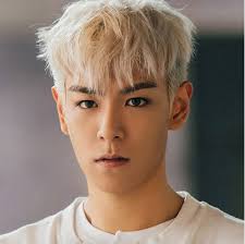 Durant l'émission, et alors qu'il donnait son avis sur la stratégie sur cette coupe pour homme nous avons de magnifiques dreadlocks fines et très longues, une très belle manière de porter les dread, à essayer si. 17 Styles De Coiffures Coreennes Coupe De Cheveux Homme