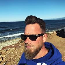 I can't find a lot user experiences about the Sony XAV-9550ES, I'm using  mine with an iPhone XS (yes its old but I had to choose between a new phone  or headunit..