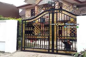 Hal inilah yang membuat ia akan semakin indah jika dipadukan dengan desain rumah yang pas. Jasa Pembuatan Pagar Rumah Minimalis Klasik Besi Tempa Klasik Minimalis