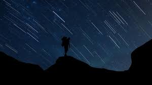 Lirydy to rój meteorów związany z kometą thatchera, radiant lirydów znajduje się na granicy gwiazdozbiorów lutni i herkulesa. Noc Spadajacych Gwiazd W Lipcu 2021 Kiedy I Gdzie Obserwowac Deszcz Meteorytow Podroze Se Pl