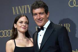 Antonio Banderas And Melanie Griffith S Daughter Stella Is All Grown Up And She Looks Stunning Stella banderas is a spanish actress who is best recognized for her performances in verrückt in alabama (1999) and the 61st annual golden globe awards (2004). antonio banderas and melanie griffith s