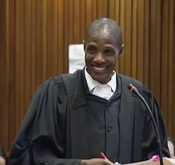 U-Adv Charles Mnisi omele ummangalelwa unombolo 3, Mthobisi Mncube uyena uzomela ummangalelwa 1, Muzi Sibiya ecaleni lokubulawa #senzomeyiwa Lokhu kulandela ukudlula emhlabeni kommeli kaSibiya, u-Adv Thulani Mngomezulu ngonyaka odlule. Icala ...