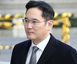 특히 올해 광복절에는 많은 이들의 이목이 쏠리고 있는데 삼성전자 이재용 부회장의 포함 여부 때문이다. ê²€ì°° 10ë…„í˜• ì´ìƒ Vs ì‚¼ì„± ì‹¤í˜• ê°€í˜¹ ì´ìž¬ìš© êµ­ì •ë†ë‹¨ íŒŒê¸°í™˜ì†¡ì‹¬ í•œê²½ë‹·ì»´