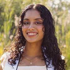 Kelly Correa's Instagram, Twitter & Facebook