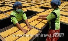 Istimewapolisi tengah memeriksa mie yang diduga mengandung formalin di sebuah pabrik di wilayah cikalongkulon, cianjur, jawa barat yang digerebek. Misua Pabrik Mie Tertua Di Surabaya Bermesin Tradisonal Harian Bhirawa Online