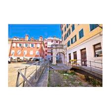 Hotels in der nähe von arco di riccardo, triest: Arco Di Riccardo Colorful Square In Trieste Street View Photograph By Brch Photography