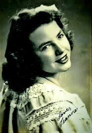 Jeanie Hoyt's Instagram, Twitter & Facebook