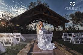 Free photography tips and business advice for photographers from amy and jordan demos. The Springs Venue Weatherford Tx Wedding Photographers Dallas Wedding Photographer Rafael Serrano Photography