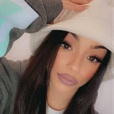 Cindy Schutz's Instagram, Twitter & Facebook