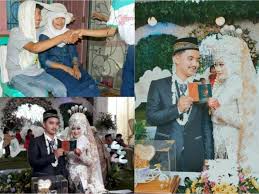 Untuk model baju muslim casual 2018 sendiri tetap banyak pilihannya dan terlihat makin trendi dan in. Saat Smp Iseng Pura Pura Jadi Pengantin Sekarang Pasangan Ini Jadi Suami Istri Beneran Indozone Id