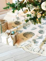Coastal cottage christmas decorating ideas. Follow The Yellow Brick Home Simple Chic And Classy Coastal Christmas Decor Beach Christmas