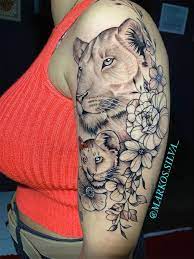 Tatuagem leoa com filhote | Tatuagem, Tatuagem feminina braço, Tatuagem mulher