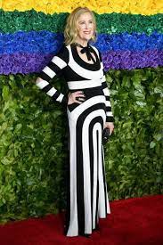 Dimitrios kambouris via getty images. Elana Brooke Fishman On Twitter Catherine O Hara Dressing Like Her Beetlejuice Alter Ego Delia Deetz At The Tonyawards I Was Unprepared