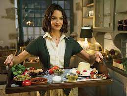 The film stars helen mirren, manish dayal and om puri, and was released on august 8, 2014. The Hundred Foot Journey 2014 Cadr Poshuk Google The Hundred Foot Journey Charlotte Le Bon 100 Foot Journey