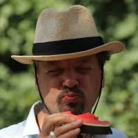 200+ perfiles de «Emken»