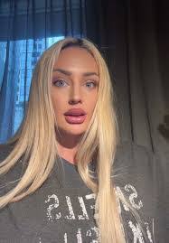 Gabby Lyons's Instagram, Twitter & Facebook