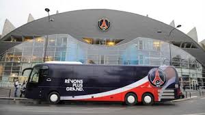 Le psg avait tout prévu en cas de sacre en ligue des champions, jusqu'aux bus pour parader dans une vidéo publiée sur les réseaux sociaux montre que deux bus avaient été spécialement préparés. Bus Du Psg Otobus