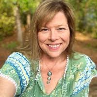 Amy Shelburne's Instagram, Twitter & Facebook