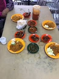 Looking for a plate of delicious nasi kandar in penang? Nasi Kandar Picture Of Restoran Tajuddin Hussain Penang Island Tripadvisor