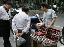 Deseori producătorii de ceasuri originale autorizează fabricarea de replici ale modelelor lor către terțe părți. 10 Motive Pentru Care Sa Nu Cumperi Un Ceas Replica Numai Ceasuri