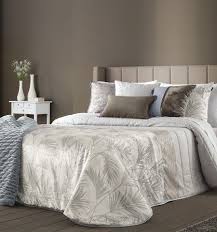 Vous souhaitez changer de style en gardant vos coussins actuels ? Boutis Et Ses Housses Coussins Luna Beige Decoration Maison Housse De Coussin Housses
