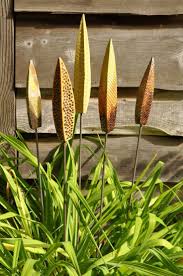 Bildergebnis Fur Topfern Gartenstecker Keramik Blumen Gartenskulpturen Und Gartenkunst
