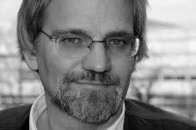 Rheingauer Krimiabende in Weingütern: Andreas Berg in der Kelterhalle der  Residenz Schloss Reinhartshausen