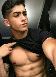 Encuentra fotos de stock de gran calidad que no podrás encontrar en ningún otro sitio. Hombres Guapos Y Sexis Posts Facebook
