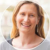 Shikha Nayar's Instagram, Twitter & Facebook