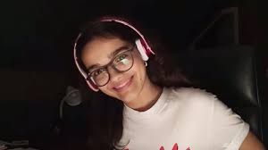 When i played maria on stage a few summers ago, i never could have imagined that i'd be taking on the role again in steven spielberg's west side story. Meet West Side Story Remake S New Maria 17 Year Old Colombian American Singer Rachel Zegler Wowed Spielberg Gma