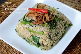 Add in the sambal paste and saute, until oil surfaces. Pin On é¥­ é¢