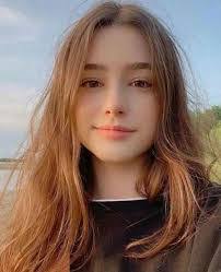 Amelia Davis's Instagram, Twitter & Facebook