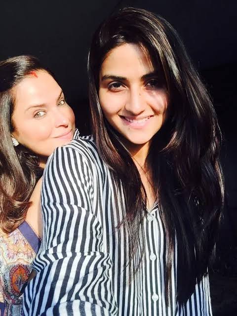 Nutan's granddaughter Pranutan is no less beautiful than her grandmom, see pics | Bollywood News - The Indian Express