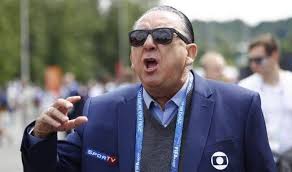 Carlos eduardo dos santos galvão bueno, mais conhecido como galvão bueno (rio de janeiro, 21 de julho de 1950), é um empresário, narrador, radialista e apresentador esportivo brasileiro. Galvao Bueno E Globo Preparam Sucessao Para Posto De Narrador Principal