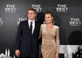 Pes 2020 matthijs de ligt new face. How Maurizio Sarri Is Trying To Change 67m Matthijs De Ligt After Finding Two Major Problems Daily Mail Online