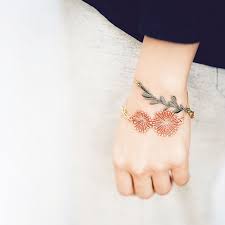 fashion items おしゃれまとめの人気アイデア pinterest catarina lino ブレスレット ビーズ刺繍 ブローチ 作り方 ジュエリー