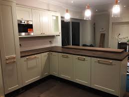 Kohene broneeringukinnitus ja ööpäevaringne klienditugi sellised paigad nagu hong kong kitchen, meelitavad reisijaid inverness. Kitchen Installation Featuring Tobacco Halifax Oak Egger Worktop Available To Buy In All Sev Kitchen Surfaces Laminate Kitchen Worktops Kitchen Installation