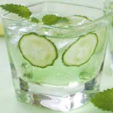 Suc De Castravete Menta Si Lamaie Cucumber Water Water Recipes Cucumber Detox Water